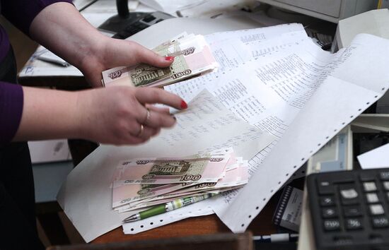 Residents of Crimea receive pensions in Russian roubles