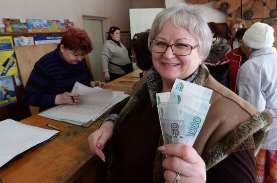 Pensions in Crimea start being paid in Russian rubles