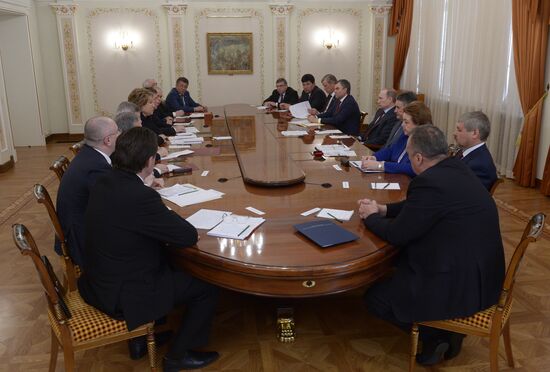 Vladimir Putin meets with senior members of the Federation Council