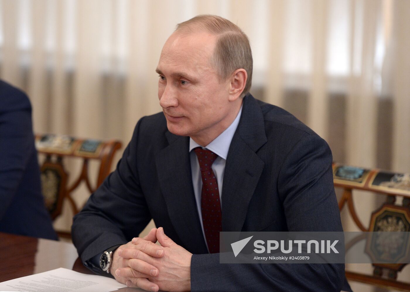 Vladimir Putin meets with senior members of the Federation Council