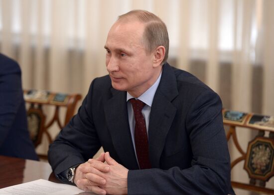 Vladimir Putin meets with senior members of the Federation Council