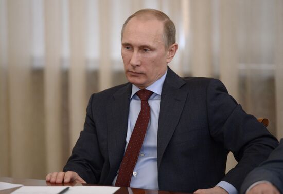Vladimir Putin meets with senior members of the Federation Council