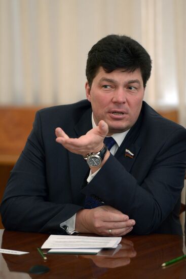 Vladimir Putin meets with senior members of the Federation Council