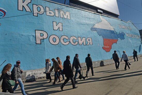 Patriotic graffiti in Moscow related to Crimea's reuniting with Russia