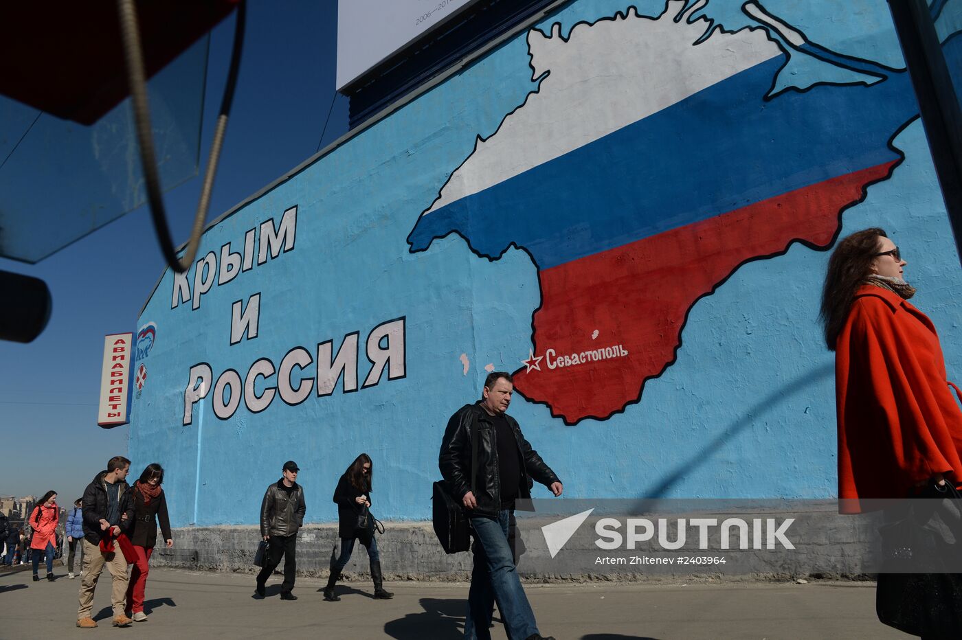 Patriotic graffiti in Moscow related to Crimea's reuniting with Russia