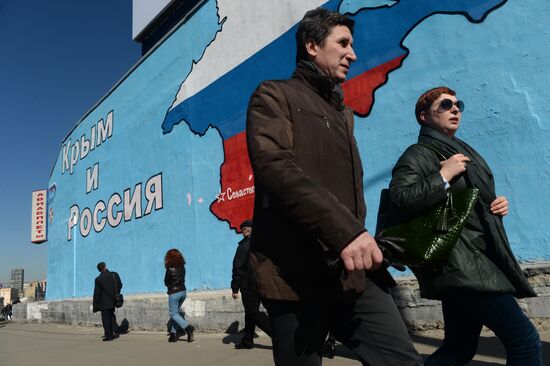 Patriotic graffiti in Moscow related to Crimea's reuniting with Russia