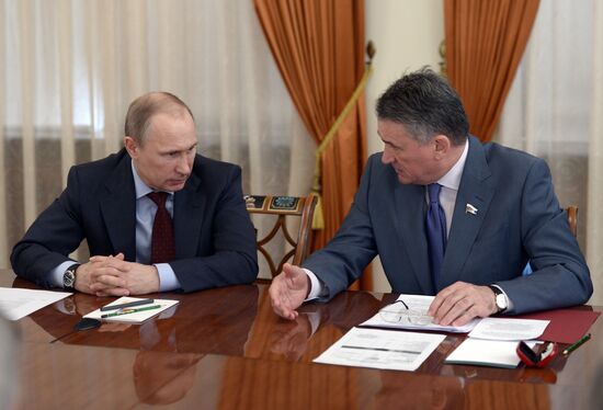 Vladimir Putin meets with senior members of the Federation Council