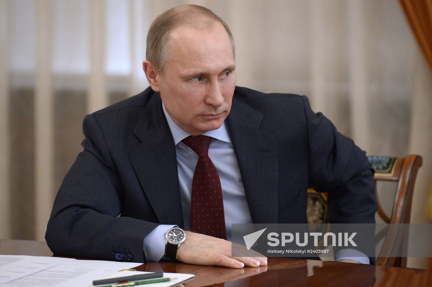 Vladimir Putin meets with senior members of the Federation Council