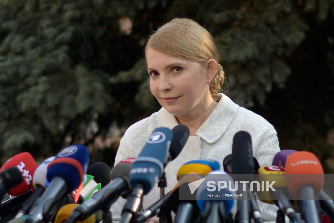Yulia Tymoshenko gives news conference in Kiev