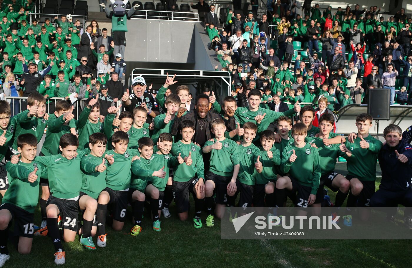 Pelé meets with FC Kransnodar's Academy cadets