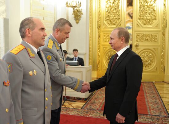 Vladimir Putin attends Kremlin reception presenting senior officers