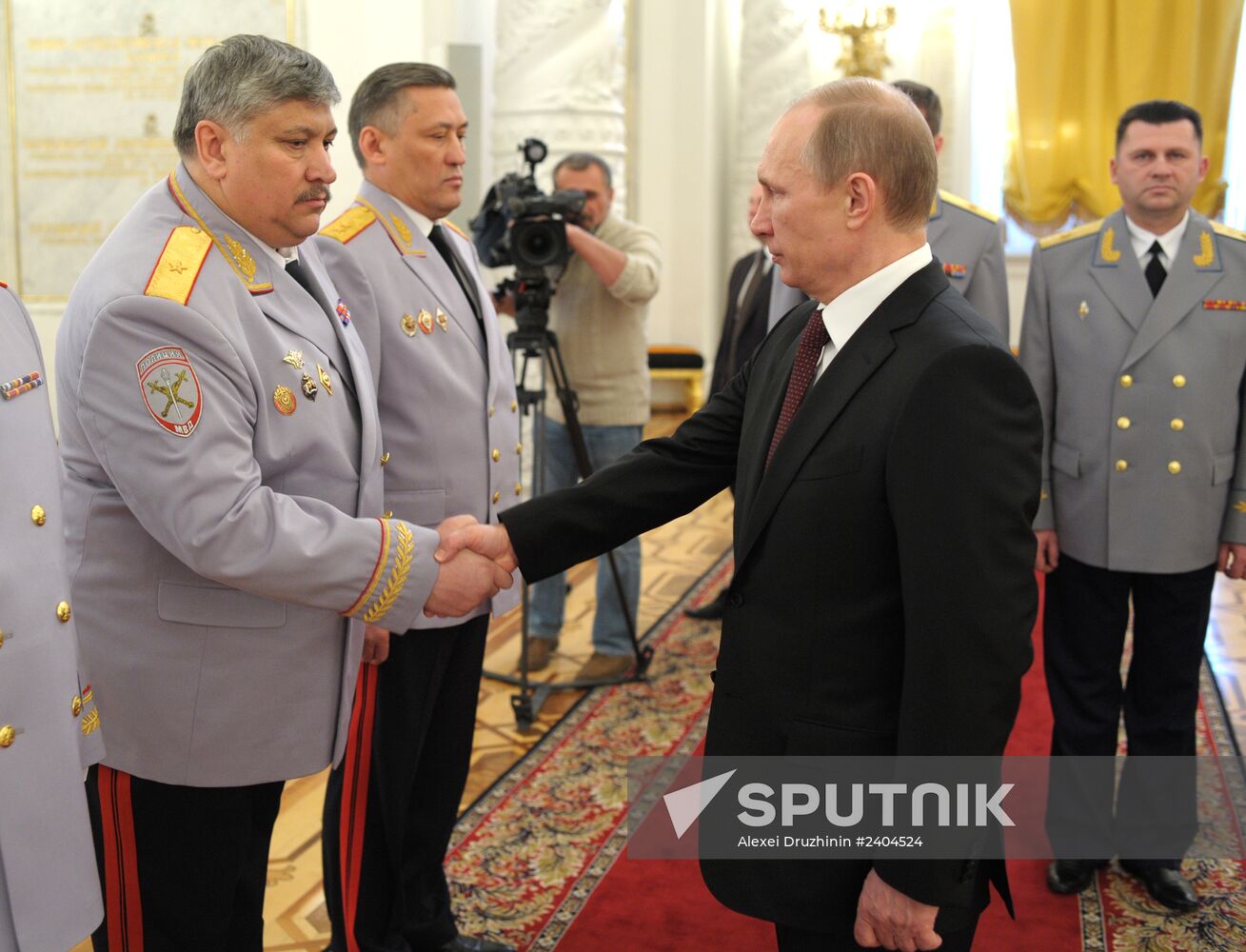 Vladimir Putin attends Kremlin reception presenting senior officers