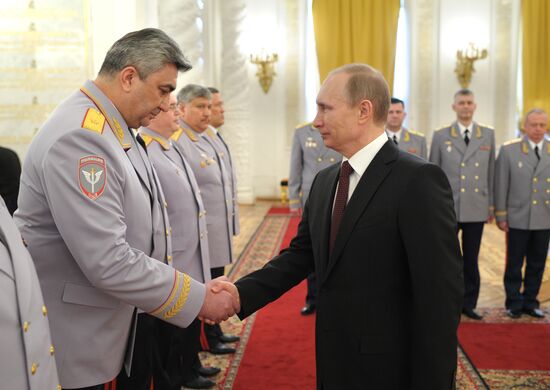 Vladimir Putin attends Kremlin reception presenting senior officers