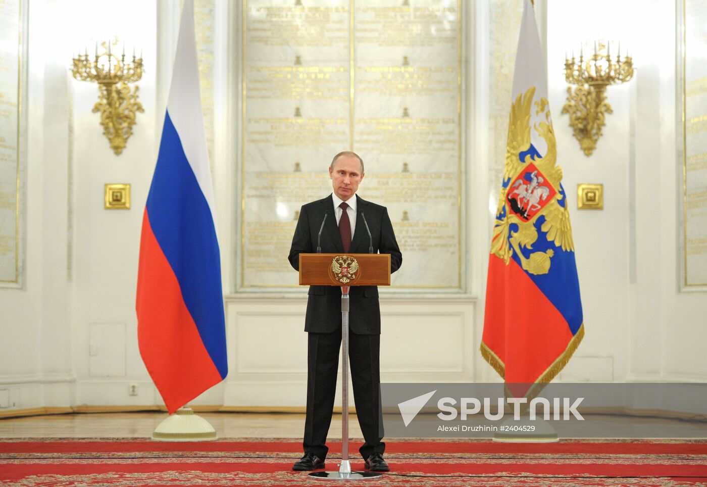 Vladimir Putin attends Kremlin reception presenting senior officers