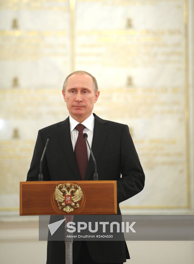 Vladimir Putin attends Kremlin reception presenting senior officers