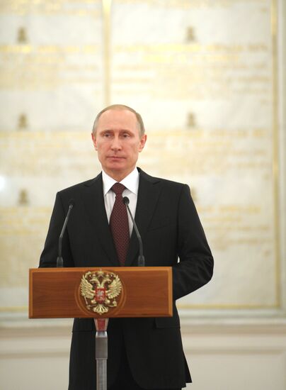 Vladimir Putin attends Kremlin reception presenting senior officers