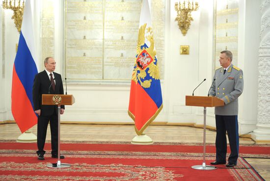 Vladimir Putin attends Kremlin reception presenting senior officers