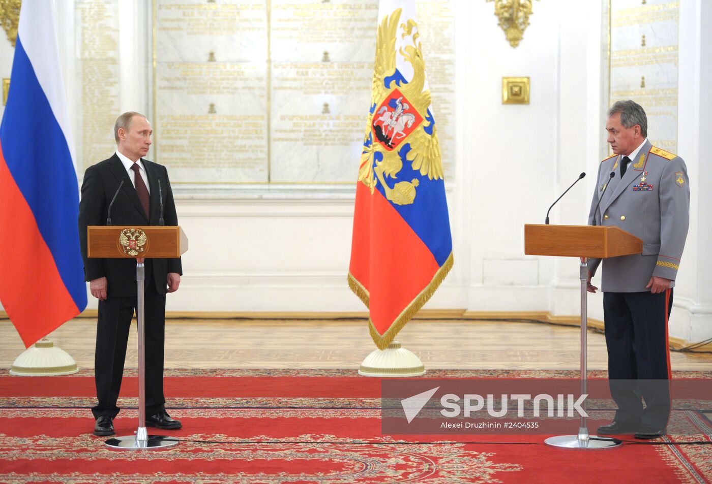 Vladimir Putin attends Kremlin reception presenting senior officers