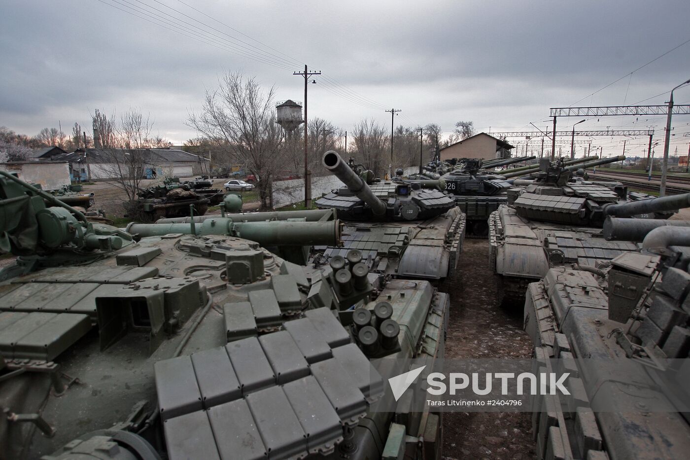 Tanks of the Ukrainian coastal defense forces leave Crimea.