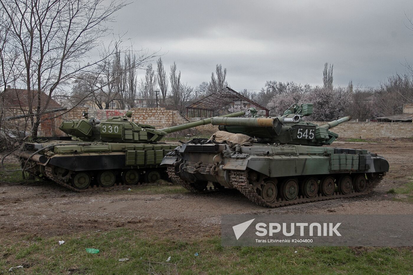 Tanks of the Ukrainian coastal defense forces leave Crimea.