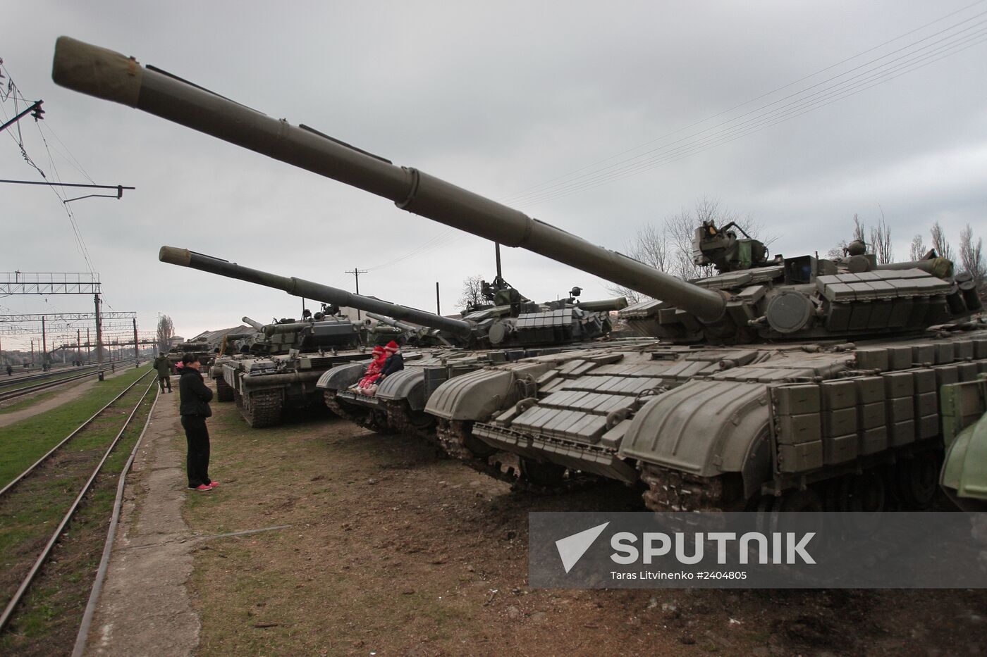 Tanks of the Ukrainian coastal defense forces leave Crimea.