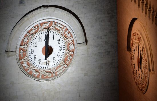 Crimea moves its clocks to Moscow time