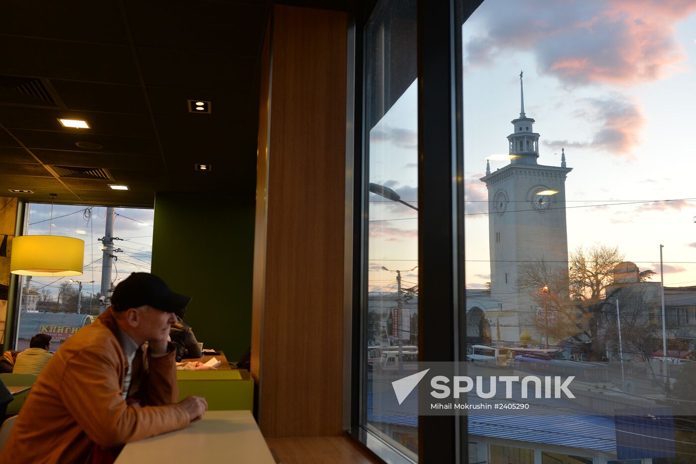 Crimea moves its clocks to Moscow time