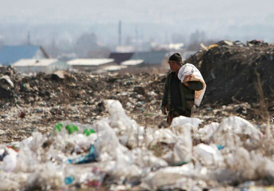 Street theater campaign in city dump drawing attention to landfill problem in Bishkek