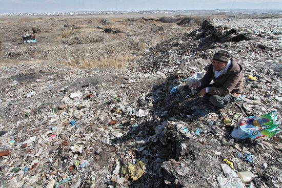 Street theater campaign in city dump drawing attention to landfill problem in Bishkek