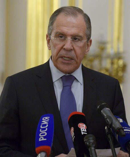 Sergei Lavrov and John Kerry meet in Paris