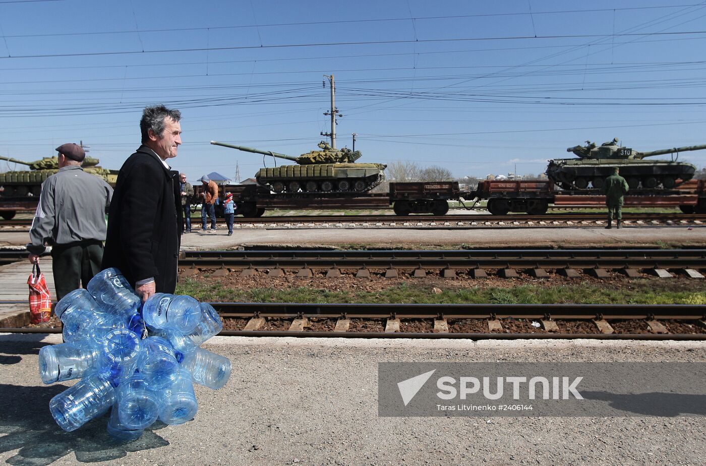 Ukrainian military equipment shipped by rail from Crimea to Ukraine