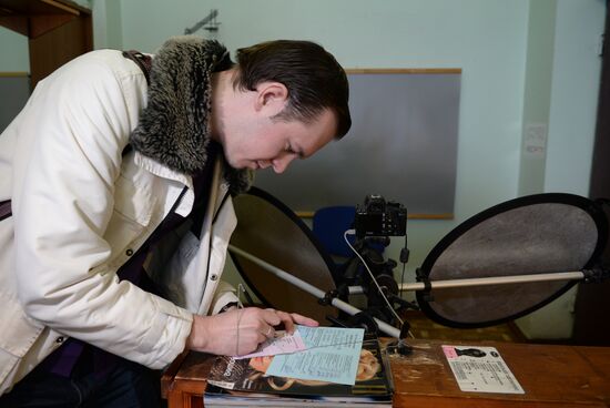 Russia starts issuing new driver's licenses