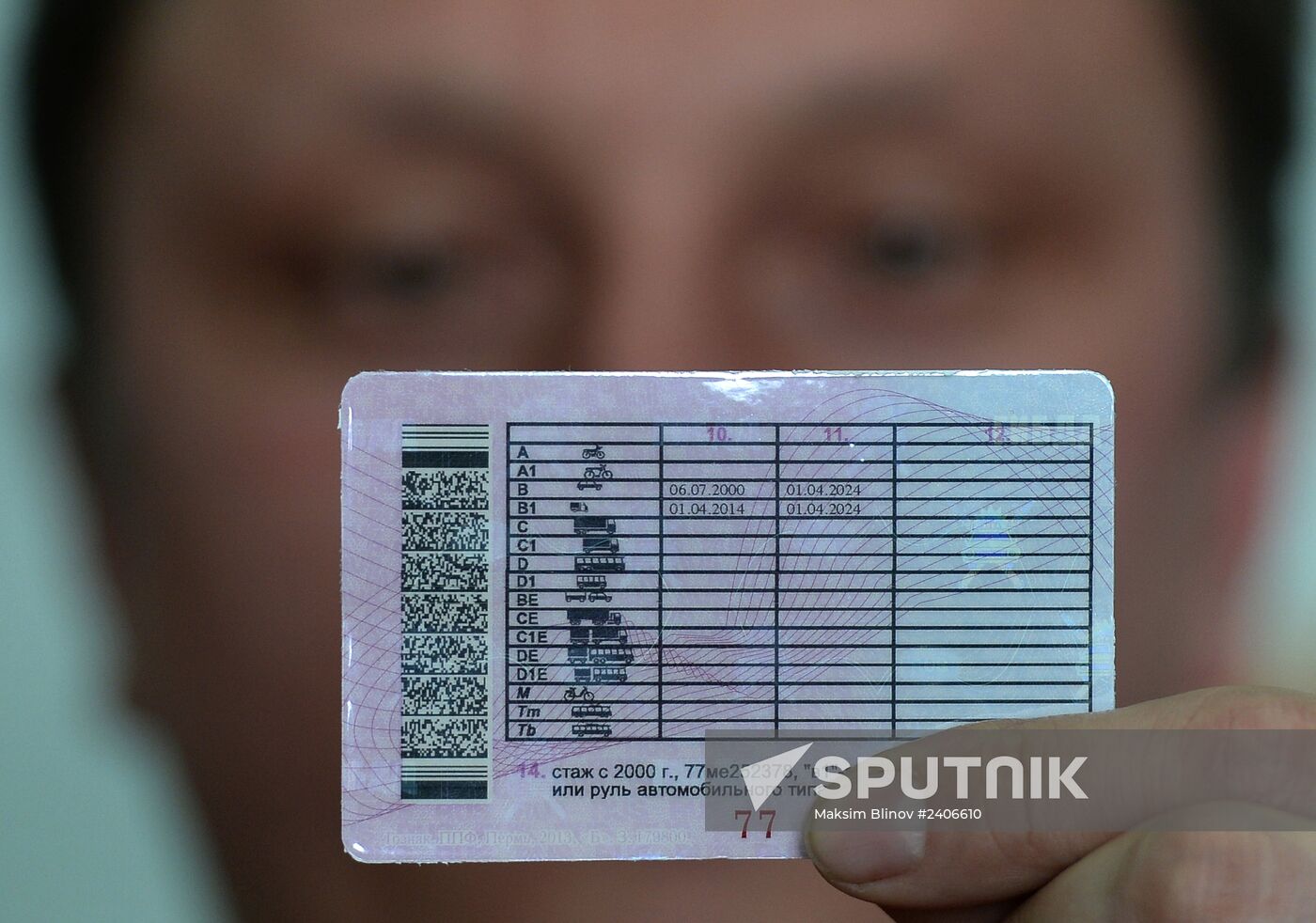 New style driver licenses are issued in Russia