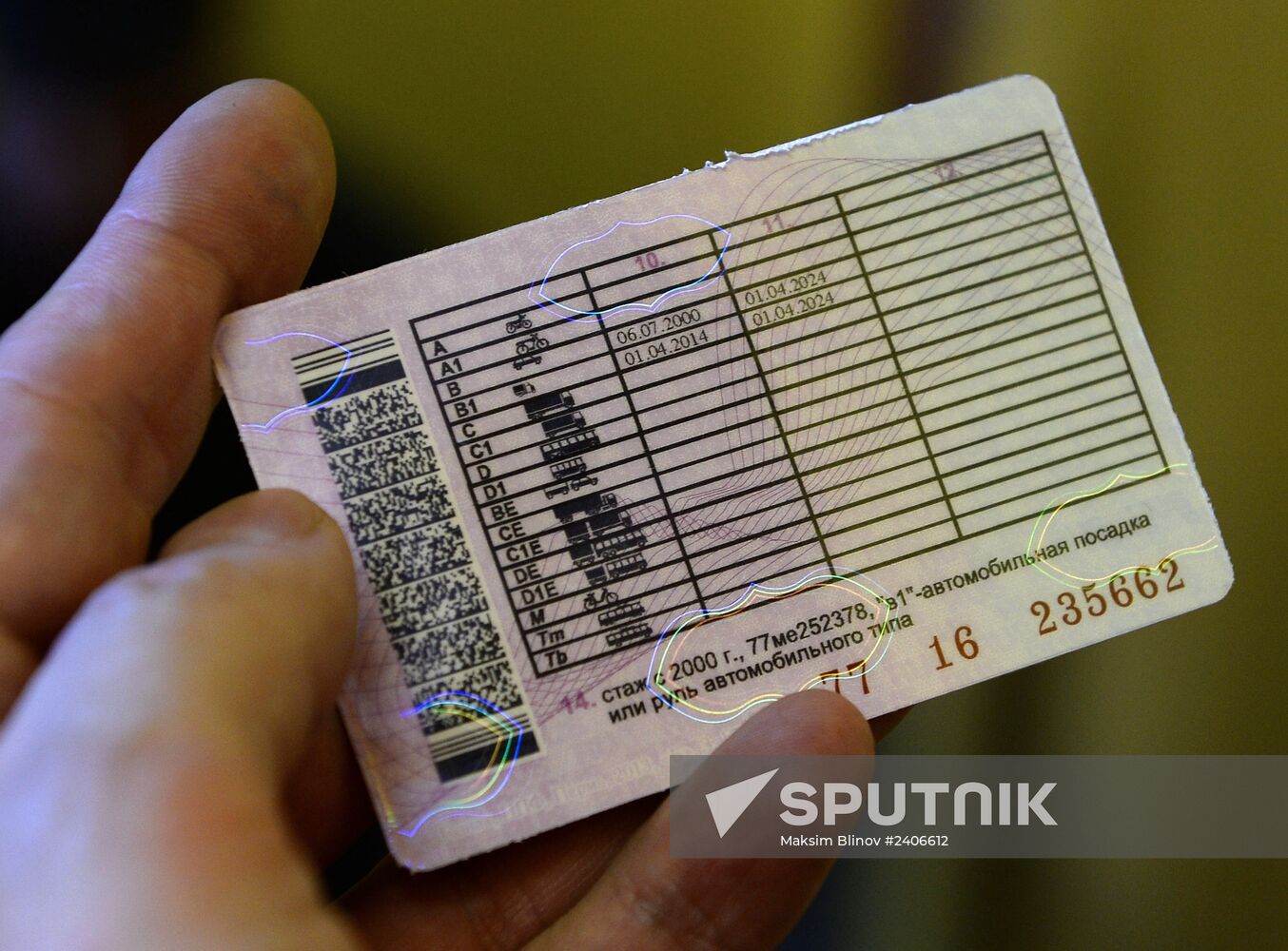 New style driver licenses are issued in Russia