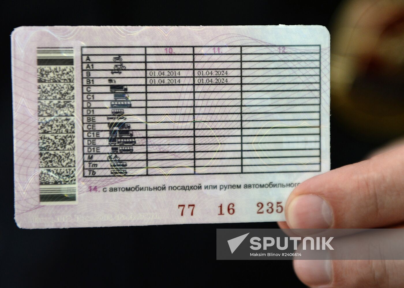 New style driver licenses are issued in Russia