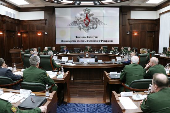 Russian Defense Ministry Board holds extraordinary meeting