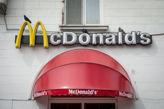 McDonald’s temporarily closes its fast food restaurants in Crimea