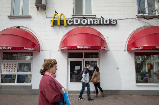 McDonald’s temporarily closes its fast food restaurants in Crimea