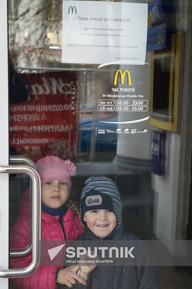 McDonald’s temporarily closes its fast food restaurants in Crimea