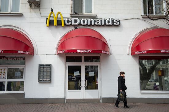 McDonald’s temporarily closes its fast food restaurants in Crimea