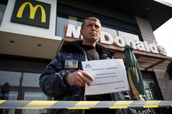 McDonald’s temporarily closes its fast food restaurants in Crimea
