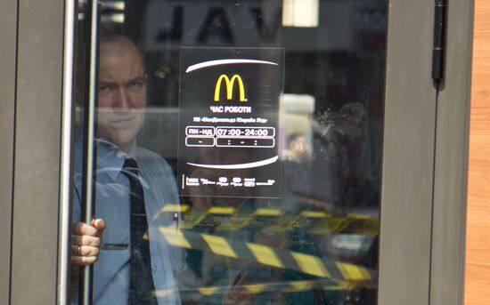 McDonald’s temporarily closes its fast food restaurants in Crimea