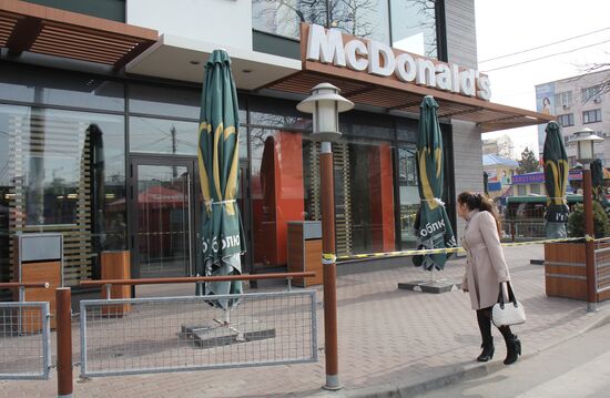 McDonald’s temporarily closes its fast food restaurants in Crimea