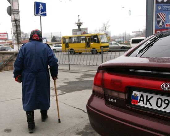 Russian symbols on car license plates in Simferopol