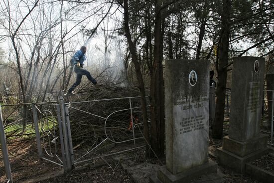 Orthodox cemeteries cleaned up ahead of Easter