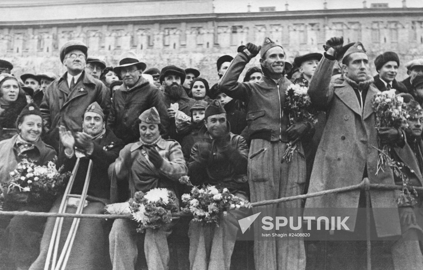 Spanish Republican Army troops on Red Square