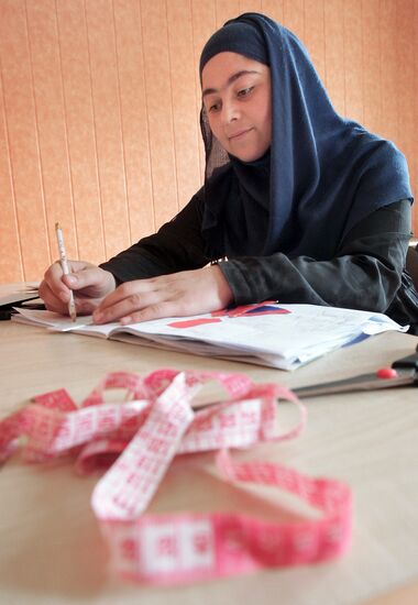 Muslim girls study home economy in Simferopol