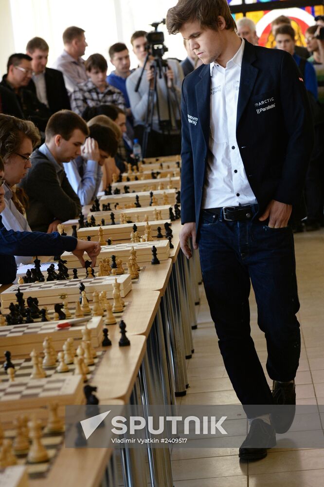 World chess champion Sven Magnus Øen Carlsen, left, visits the Moscow Institute of Physics and Technology