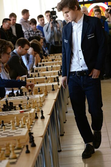 World chess champion Sven Magnus Øen Carlsen, left, visits the Moscow Institute of Physics and Technology