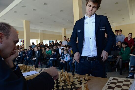 World chess champion Sven Magnus Øen Carlsen, left, visits the Moscow Institute of Physics and Technology